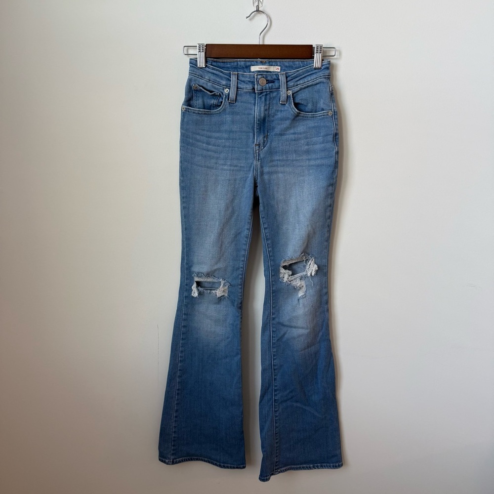 Levi’s 726 High‎ Rise Flare Light Wash Size 25